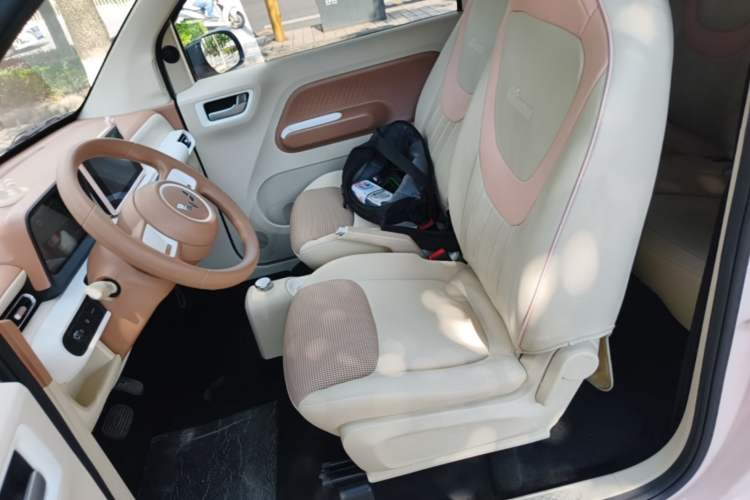 Used Wuling Hongguang MINIEV 2024 3rd Generation 215km Advanced Version Left Front Seat
