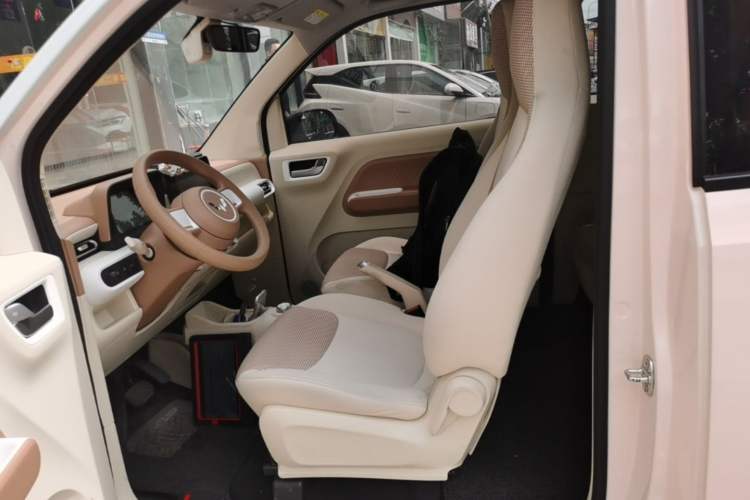 Used Wuling Hongguang MINIEV 2024 3rd Generation 215km Advanced Version Left Front Seat
