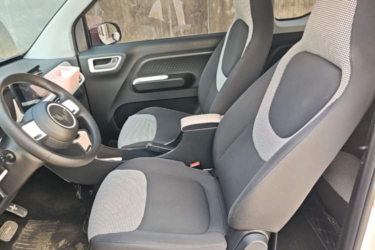 Used Wuling Hongguang MINIEV 2024 3rd Generation 215km Advanced Version Left Front Seat