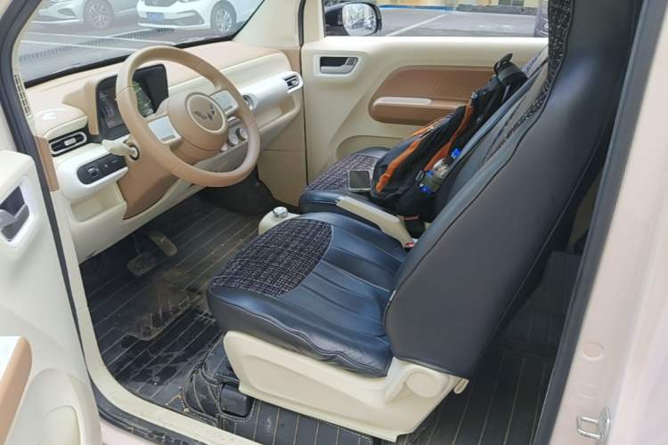 Used Wuling Hongguang MINIEV 2024 3rd Generation 215km Youth Edition Left Front Seat