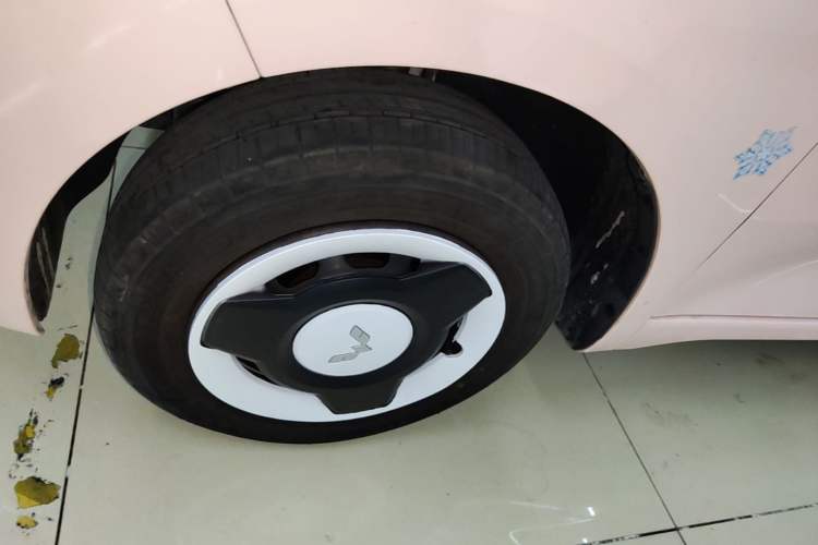 Used Wuling Hongguang MINIEV 2024 3rd Generation 215km Youth Edition Left Front Wheel Hub