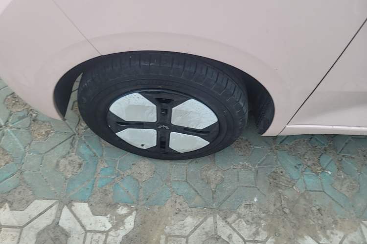 Used Wuling Hongguang MINIEV 2024 3rd Generation 215km Advanced Version Left Front Wheel Hub