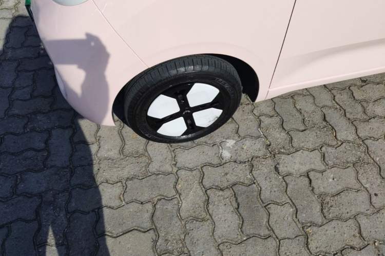 Used Wuling Hongguang MINIEV 2024 3rd Generation 215km Advanced Version Left Front Wheel Hub
