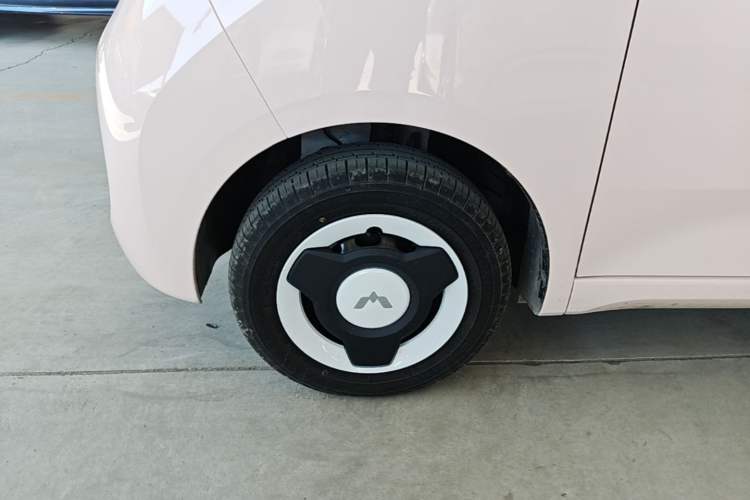 Used Wuling Hongguang MINIEV 2024 3rd Generation 215km Youth Edition Left Front Wheel Hub