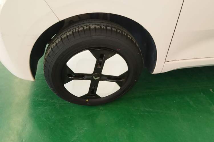 Used Wuling Hongguang MINIEV 2024 3rd Generation 215km Youth Edition Left Front Wheel Hub