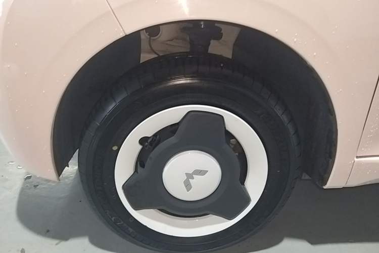 Used Wuling Hongguang MINIEV 2024 3rd Generation 215km Youth Edition Left Front Wheel Hub