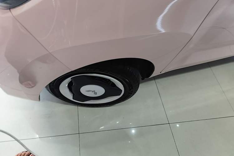 Used Wuling Hongguang MINIEV 2024 3rd Generation 170 km Left Front Wheel Hub
