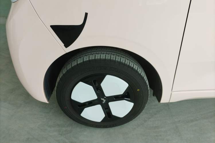 Used Wuling Hongguang MINIEV 2024 3rd Generation 215km Advanced Version Left Front Wheel Hub