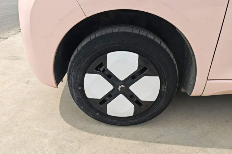 Used Wuling Hongguang MINIEV 2024 3rd Generation 215km Advanced Version Left Front Wheel Hub