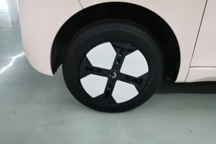 Used Wuling Hongguang MINIEV 2024 3rd Generation 215km Advanced Version Left Front Wheel Hub