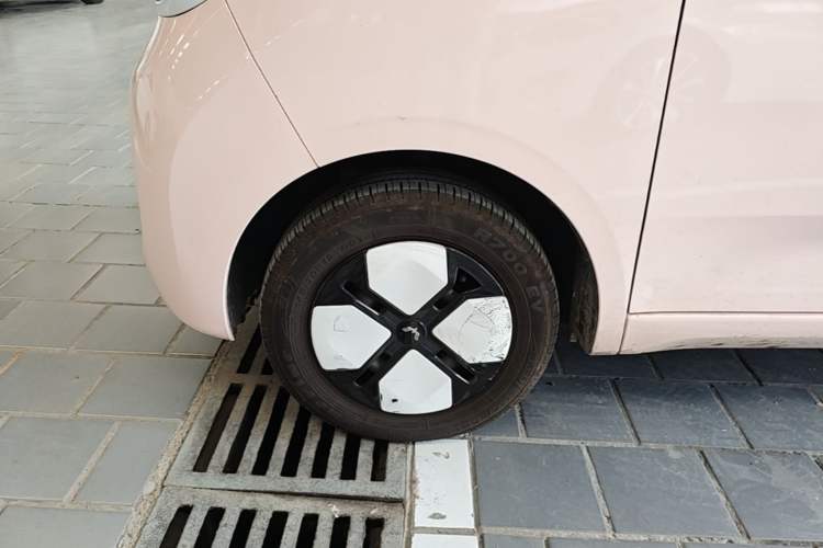 Used Wuling Hongguang MINIEV 2024 3rd Generation 215km Advanced Version Left Front Wheel Hub