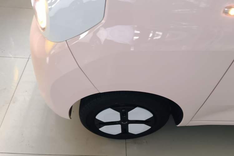 Used Wuling Hongguang MINIEV 2024 3rd Generation 215km Advanced Version Left Front Wheel Hub