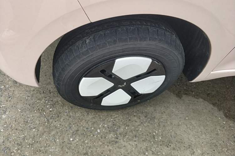 Used Wuling Hongguang MINIEV 2024 3rd Generation 215km Advanced Version Left Front Wheel Hub