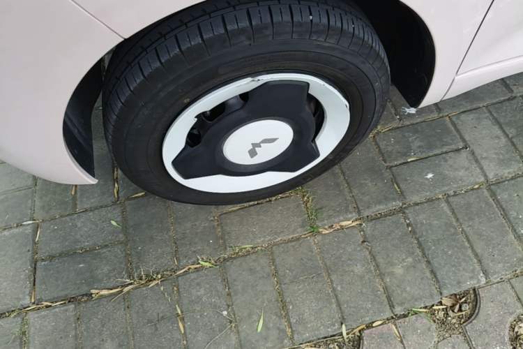 Used Wuling Hongguang MINIEV 2024 3rd Generation 215km Youth Edition Left Front Wheel Hub