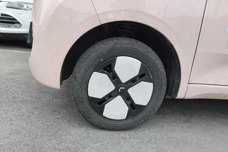 Used Wuling Hongguang MINIEV 2024 3rd Generation 215km Advanced Version Left Front Wheel Hub