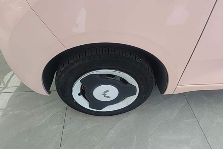 Used Wuling Hongguang MINIEV 2024 Third Generation 120 km Left Front Wheel Hub
