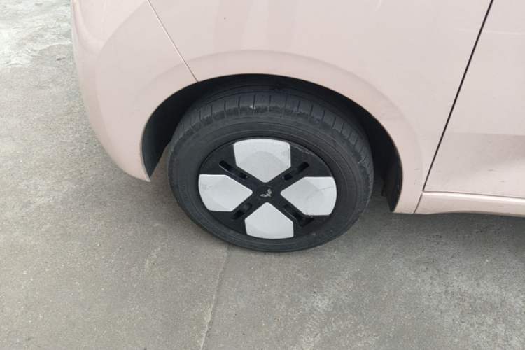 Used Wuling Hongguang MINIEV 2024 3rd Generation 215km Advanced Version Left Front Wheel Hub