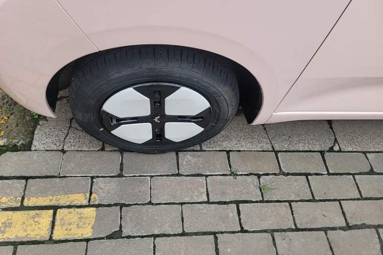 Used Wuling Hongguang MINIEV 2024 3rd Generation 215km Youth Edition Left Front Wheel Hub