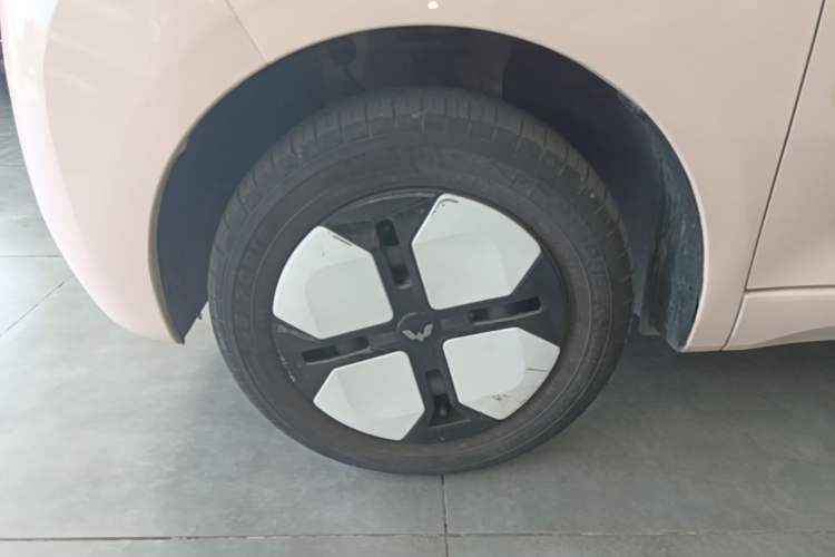 Used Wuling Hongguang MINIEV 2024 3rd Generation 215km Advanced Version Left Front Wheel Hub