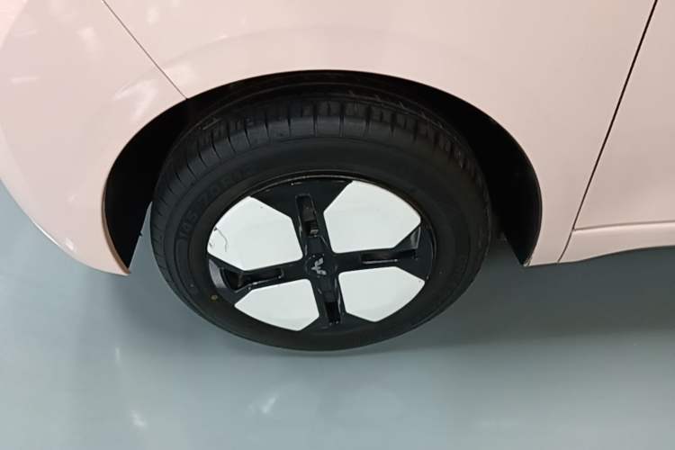 Used Wuling Hongguang MINIEV 2024 3rd Generation 215km Advanced Version Left Front Wheel Hub