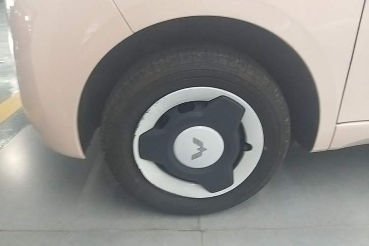 Used Wuling Hongguang MINIEV 2024 3rd Generation 215km Youth Edition Left Front Wheel Hub