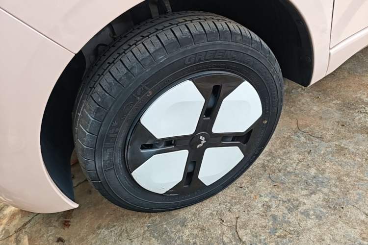Used Wuling Hongguang MINIEV 2024 3rd Generation 215km Advanced Version Left Front Wheel Hub