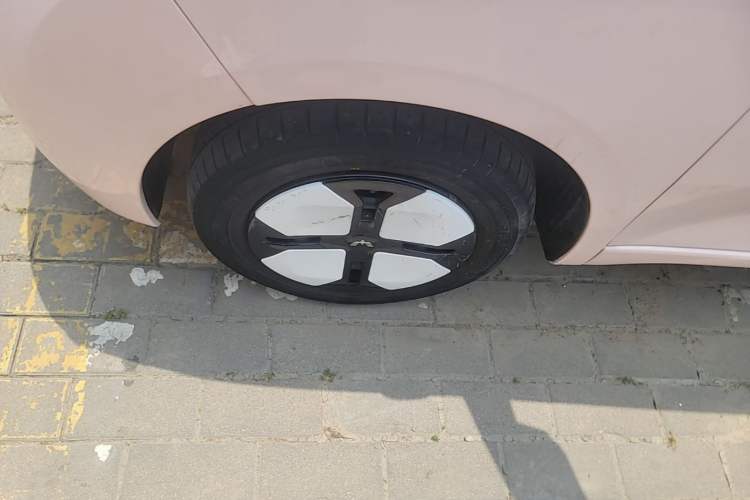 Used Wuling Hongguang MINIEV 2024 3rd Generation 215km Advanced Version Left Front Wheel Hub