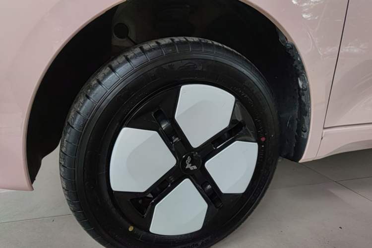 Used Wuling Hongguang MINIEV 2024 3rd Generation 215km Advanced Version Left Front Wheel Hub