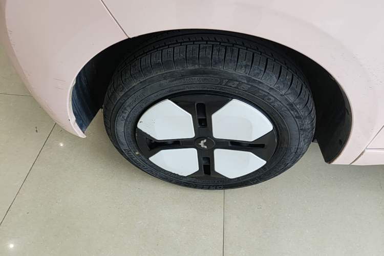 Used Wuling Hongguang MINIEV 2024 3rd Generation 215km Advanced Version Left Front Wheel Hub