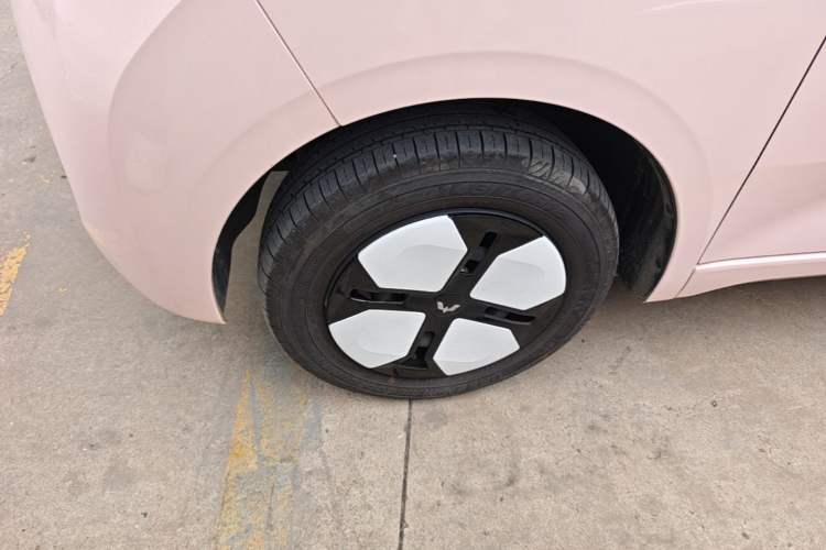 Used Wuling Hongguang MINIEV 2024 3rd Generation 215km Advanced Version Left Front Wheel Hub