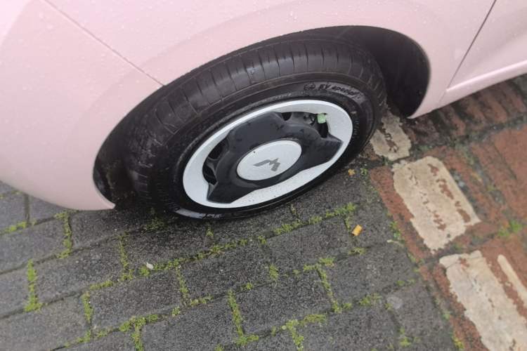 Used Wuling Hongguang MINIEV 2024 3rd Generation 215km Youth Edition Left Front Wheel Hub