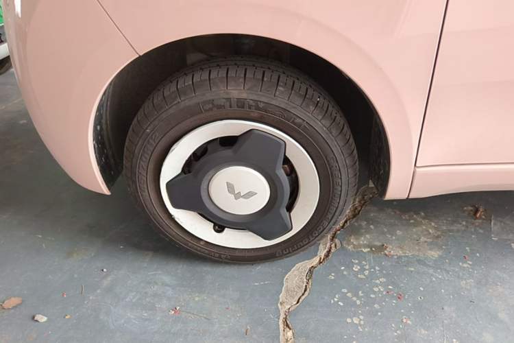 Used Wuling Hongguang MINIEV 2024 3rd Generation 215km Youth Edition Left Front Wheel Hub