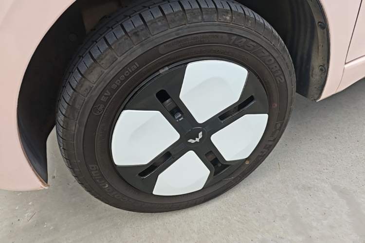 Used Wuling Hongguang MINIEV 2024 3rd Generation 215km Advanced Version Left Front Wheel Hub
