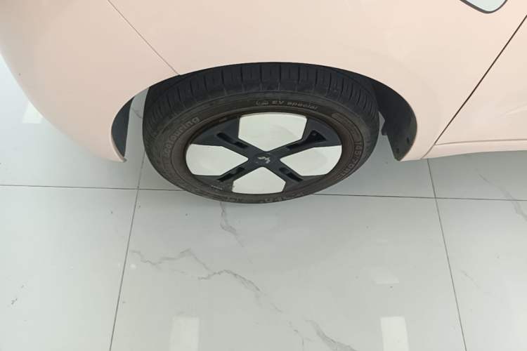 Used Wuling Hongguang MINIEV 2024 3rd Generation 215km Advanced Version Left Front Wheel Hub