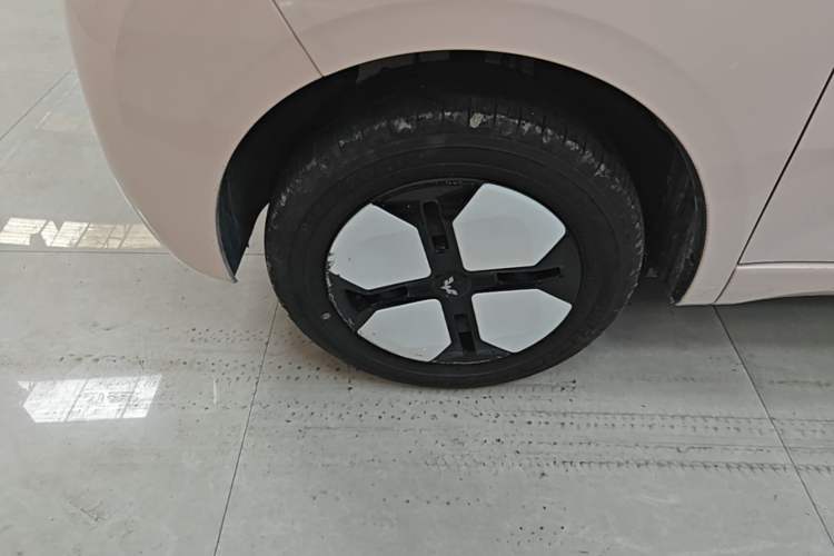 Used Wuling Hongguang MINIEV 2024 3rd Generation 215km Advanced Version Left Front Wheel Hub