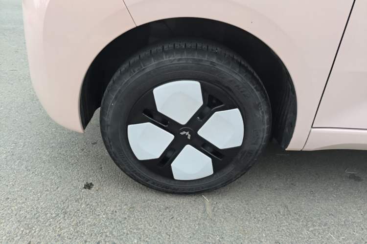 Used Wuling Hongguang MINIEV 2024 3rd Generation 215km Advanced Version Left Front Wheel Hub