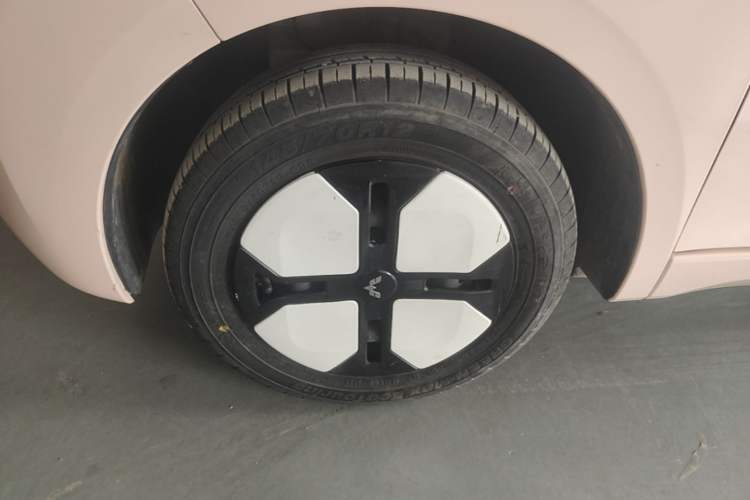 Used Wuling Hongguang MINIEV 2024 3rd Generation 215km Advanced Version Left Front Wheel Hub