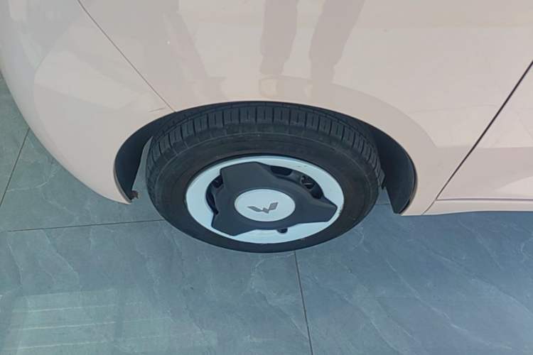 Used Wuling Hongguang MINIEV 2024 Third Generation 120 km Left Front Wheel Hub