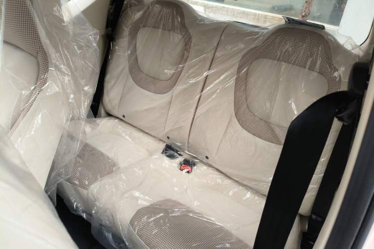 Used Wuling Hongguang MINIEV 2024 3rd Generation 215km Youth Edition Left Rear Seat