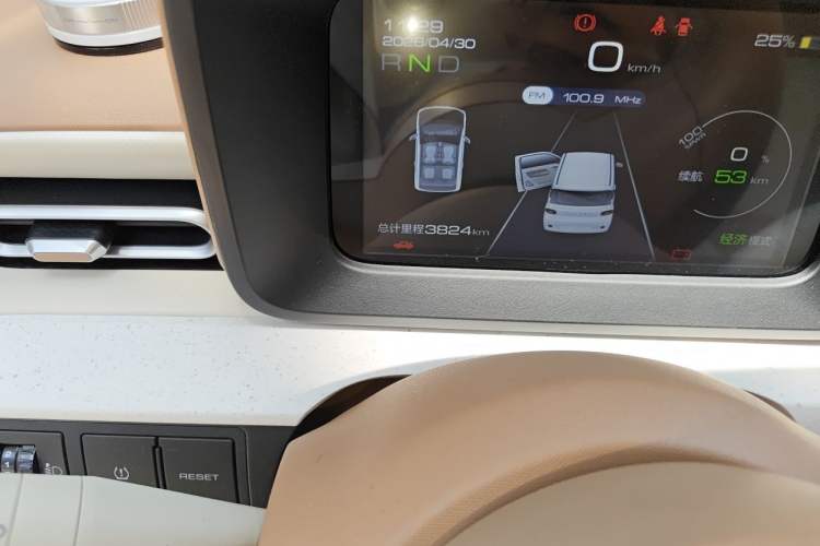 Used Wuling Hongguang MINIEV 2024 3rd Generation 215km Youth Edition Odometer Close Up