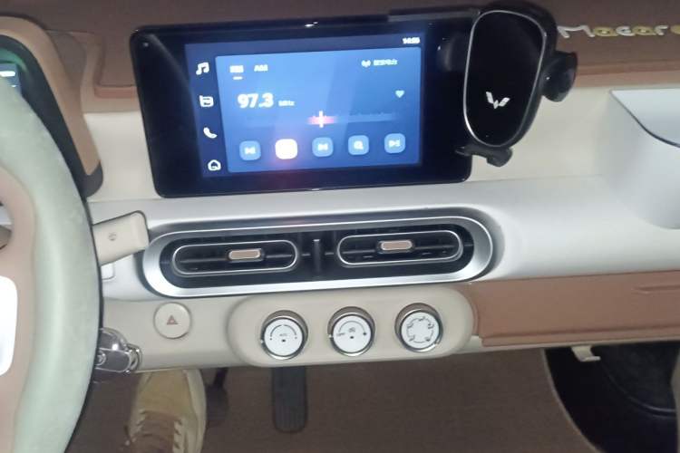 Used Wuling Hongguang MINIEV 2024 3rd Generation 215km Advanced Version Audio And AC Panel