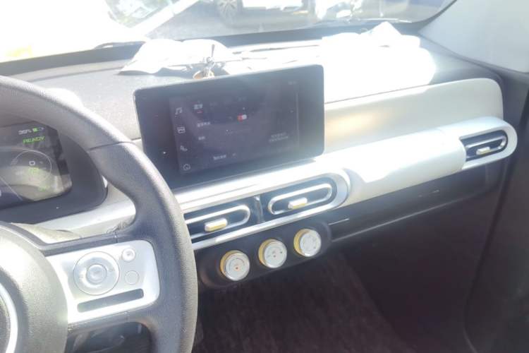 Used Wuling Hongguang MINIEV 2024 3rd Generation 215km Advanced Version Audio And AC Panel