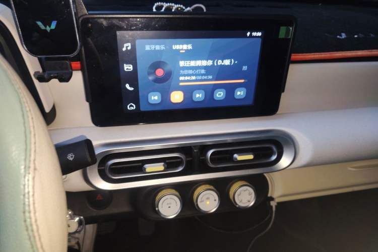 Used Wuling Hongguang MINIEV 2024 3rd Generation 215km Advanced Version Audio And AC Panel