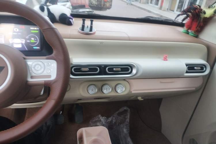 Used Wuling Hongguang MINIEV 2024 3rd Generation 215km Youth Edition Audio And AC Panel