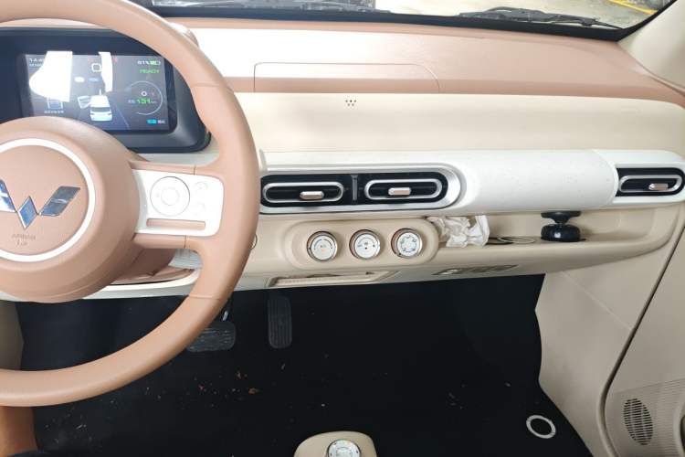 Used Wuling Hongguang MINIEV 2024 3rd Generation 215km Youth Edition Audio And AC Panel