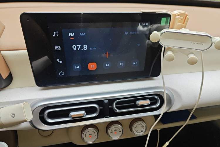 Used Wuling Hongguang MINIEV 2024 3rd Generation 215km Advanced Version Audio And AC Panel