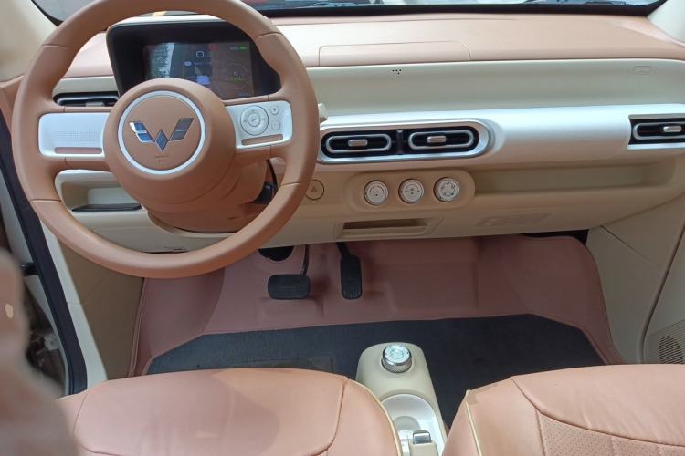 Used Wuling Hongguang MINIEV 2024 3rd Generation 215km Youth Edition Center Console