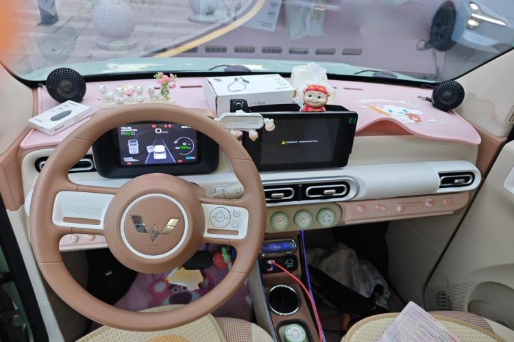 Used Wuling Hongguang MINIEV 2024 3rd Generation 215km Advanced Version Center Console