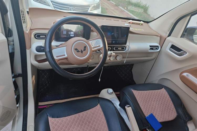 Used Wuling Hongguang MINIEV 2024 3rd Generation 215km Youth Edition Center Console