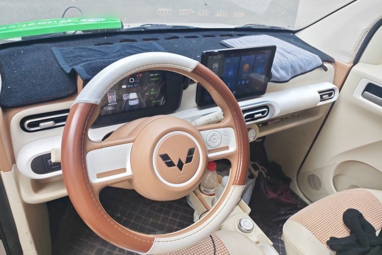 Used Wuling Hongguang MINIEV 2024 3rd Generation 215km Youth Edition Center Console